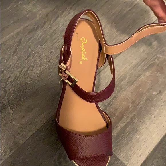 Maroon heals with gold accents - Picture 5 of 5